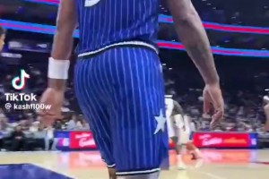 場(chǎng)邊球迷喊話班凱羅：你再得兩分，我收米！班凱羅：季前賽就賭？