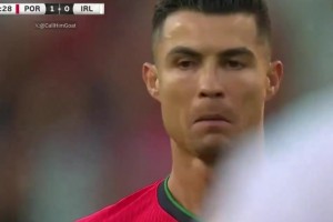 C羅2024年對陣愛爾蘭踢任意球時(shí)激勵自己，可惜球擊中了門柱