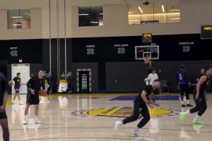 東契奇今日份三分訓練，這狀態(tài)看上去相當不錯??！