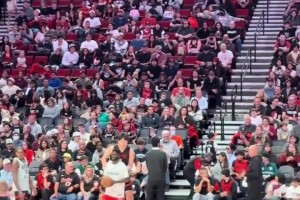 比賽中充分展現(xiàn)！看楊瀚森訓練中這記底角三分，速率根本不慢！