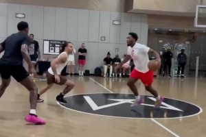 太橫了！米切爾這身體素質(zhì)配上這速率，簡直是進(jìn)攻大殺器！