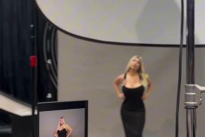 可惡！旺達又出來大秀身材啦，為啥這么多媒體找她拍照??