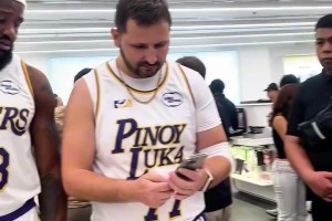 驚！球迷在手機店遇到“老詹”與“盧卡”在挑新iPhone??