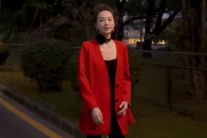 恒大歌舞團團長是是風韻猶存??這寶貝兒誰不愛啊~