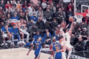 楊瀚森這個掩護，滿滿都是細節(jié)！霍福德動彈不得，隊友阿夫迪亞輕松得分！