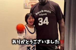 日本小姐姐教奧尼爾說日語 兩人的身高差得有點(diǎn)多啊??????