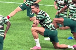 保持狀態(tài)的秘訣！C羅賽前熱身，腿部肌肉的線條清晰可見