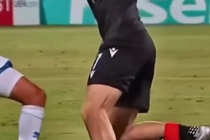 吸在腳上！K77這后拉球過人真不是AI視頻嗎??