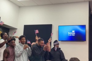 給我大哥送祝福！熱火球員闖入美國男籃主教練斯波新聞發(fā)布會