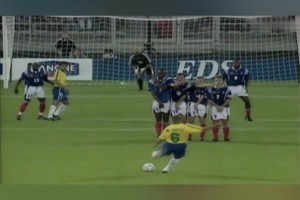 誰更厲害？小儒尼尼奧&卡洛斯&小羅無解任意球破門PK！