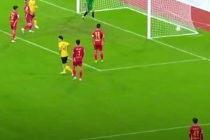 “雄起聲”震天，熱血足球燃爆賽場(chǎng)！超2萬人見證成都VS廣安!