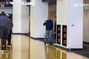 啥情況？錫伯杜連續(xù)兩天出現(xiàn)在雷霆訓(xùn)練場(chǎng)，并與普雷斯蒂交流！