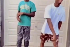 抽象！右邊這小子看著傻傻的，以后能打明白NBA嗎？