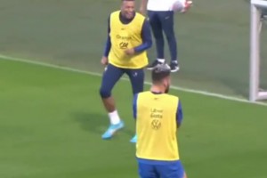 法國隊流暢配合，姆總表示這餅吃得真舒服