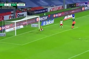 裁判化身后衛(wèi)，上演極限解圍??！球員：裁判你買了吧