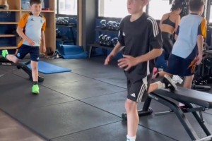 皇馬U13這力量訓(xùn)練簡(jiǎn)直夸張，感覺比國(guó)內(nèi)不少青訓(xùn)訓(xùn)練量要大！