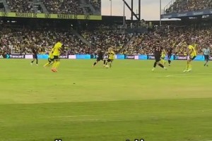 接化發(fā)！現(xiàn)場(chǎng)實(shí)拍梅西胸部停球精彩過人破門