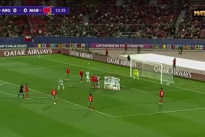 阿根廷門將出擊放倒對手VAR判罰任意球！摩洛哥任意球直接破門！