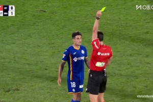 赫塔費再被罰下一人！?？死锼狗诺咕S尼修斯兩黃變一紅被罰下！