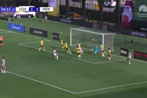 絕殺點(diǎn)球被撲，反遭絕殺！網(wǎng)友：如此澳假，怎能不愛(ài)??