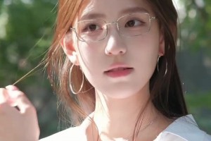 換賽道了？雞腿諾的校園風(fēng)穿搭 確實是美啊~