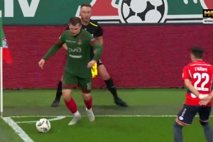 普斯卡什候選！俄超驚現(xiàn)零度角進(jìn)球，隊(duì)友抱頭不敢相信