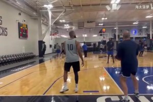 備戰(zhàn)揭幕戰(zhàn)！獨行俠的隊內(nèi)訓(xùn)練！鮑威爾三分這么準？