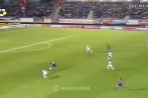 統(tǒng)治級(jí)的賽場(chǎng)表現(xiàn)！大羅巴薩時(shí)期精彩進(jìn)球集錦！門將的噩夢(mèng)~