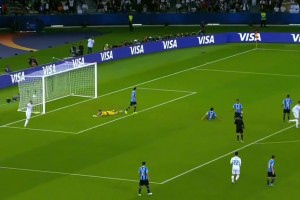 看了C羅這個視頻，讓人覺得凌空抽射很簡單