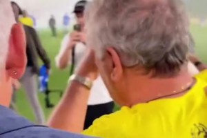 此前元老賽巴西8:3意大利：巴喬攙扶濟(jì)科入場(chǎng)，獨(dú)狼上演帽子戲法