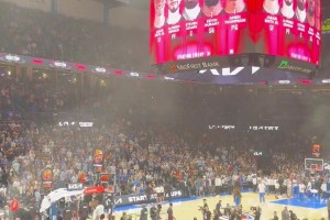 差距太大了！海王出場時全場歡呼，杜蘭特出場時切換成全場噓聲！