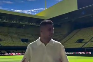 重返母隊！賽前羅德里的踩場時刻：真是完美的球場！