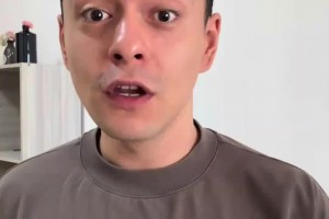 解說依力周鵬打?qū)κ诸^：超出籃球的惡劣動作 違反體育道德精神~