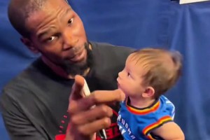 連登哥都有后了！杜蘭特抱著雷霆球迷兒子 什么時(shí)候自己生啊??