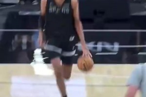 文班這一個回合讓我看到三個超巨的影子！KD、字母哥、奧尼爾！