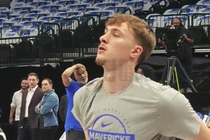 萬(wàn)眾期待！狀元弗拉格賽前熱身 這投籃節(jié)奏看著挺舒服！