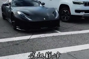 攤牌了？新賽季首戰(zhàn)，布朗尼開法拉利抵達(dá)球館