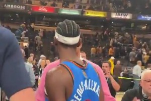 上季總決重演！猜猜賽后哈利伯頓對55分的亞歷山大說了什么？