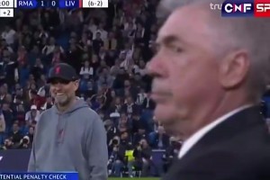 皇馬6-2利物浦！克洛普對(duì)著安帥方向苦笑 。。