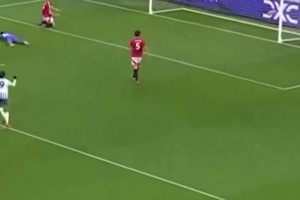 曼聯(lián)球迷：上次面對(duì)布萊頓奧納納愚蠢犯錯(cuò)，現(xiàn)在我們有拉門斯