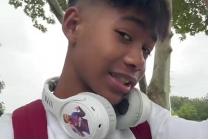 這中文這么流利??黑人小孩哥想間隔亞麻熱發(fā)型卻剪毀了