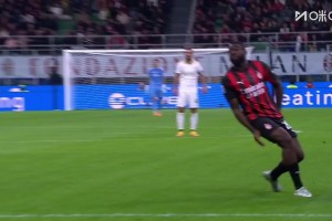 米蘭1-1遭扳平！德溫特禁區(qū)內(nèi)手球送點(diǎn)！夸德拉多主罰命中！