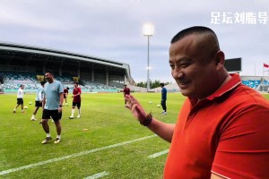 泉州亞新隊提前降級，俱樂部投資人李明權(quán)面對鏡頭稍顯無奈