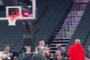 籃下終結(jié)得把握住呀！楊瀚森賽前熱身練習(xí)勾手！