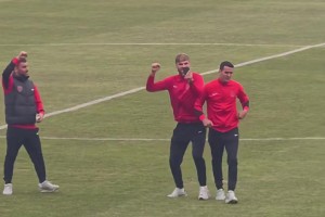 自己不爭(zhēng)氣??！賽前蓉城球員得知海港輸球后高興壞了