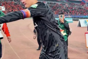 泰山隊(duì)主場(chǎng)3:1戰(zhàn)勝海港，賽后王大雷最霸氣的一次“we are one”