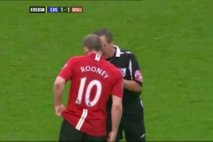 魯尼當(dāng)年在曼聯(lián)面對(duì)布萊頓時(shí)的名場(chǎng)面??