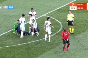 疼??！田依儂爆射近距離擊中隊友姆本扎襠部，后者走路姿勢亮了