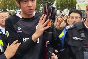 帥哥一枚！點(diǎn)球封神的南通門將蔡天龍人氣爆棚??