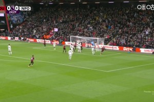 驚呆隊(duì)友+對(duì)手??！塔弗尼爾角球直接攻破森林隊(duì)大門(mén)